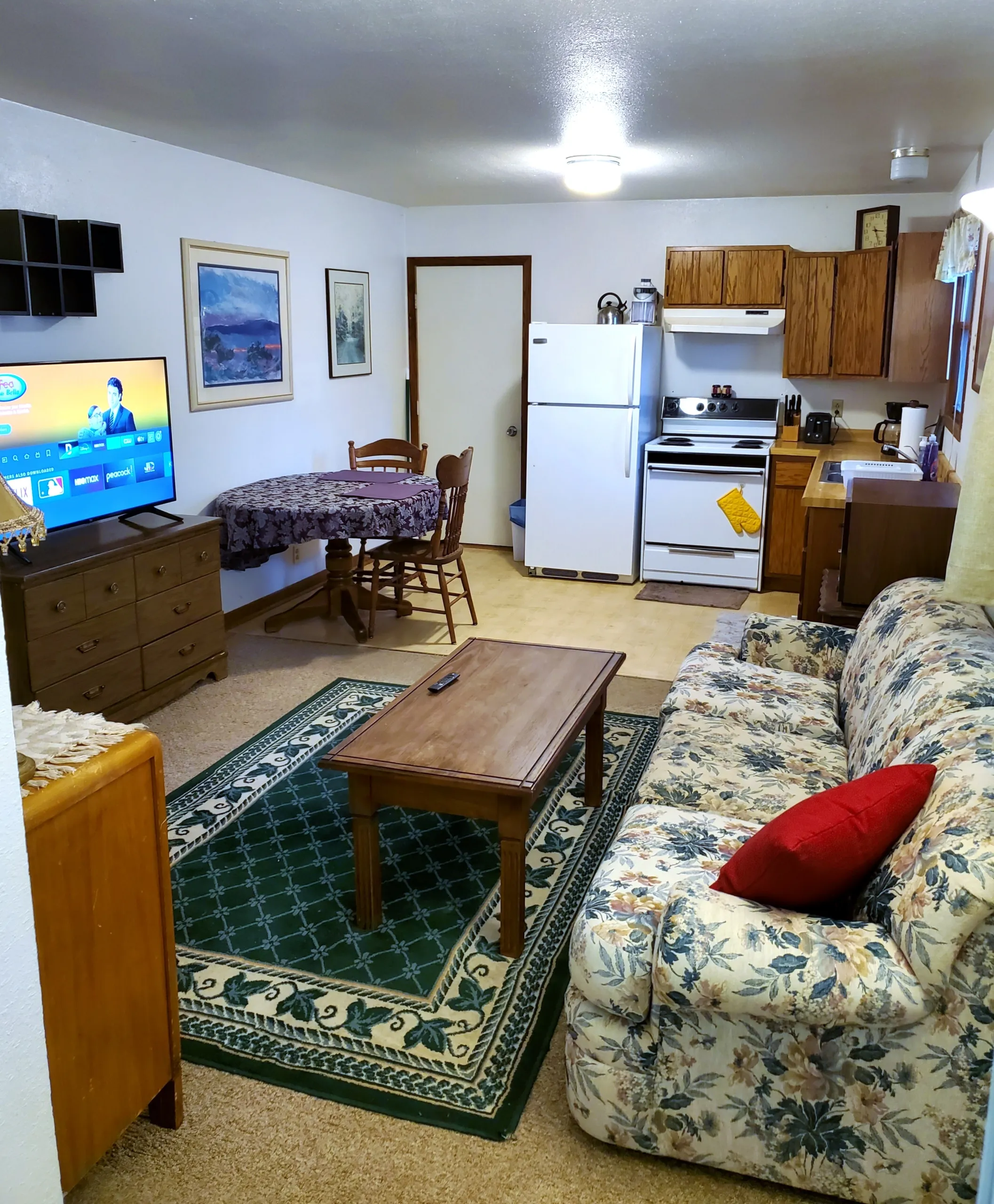 1 bed/1 bath Furnished Apt in duplex